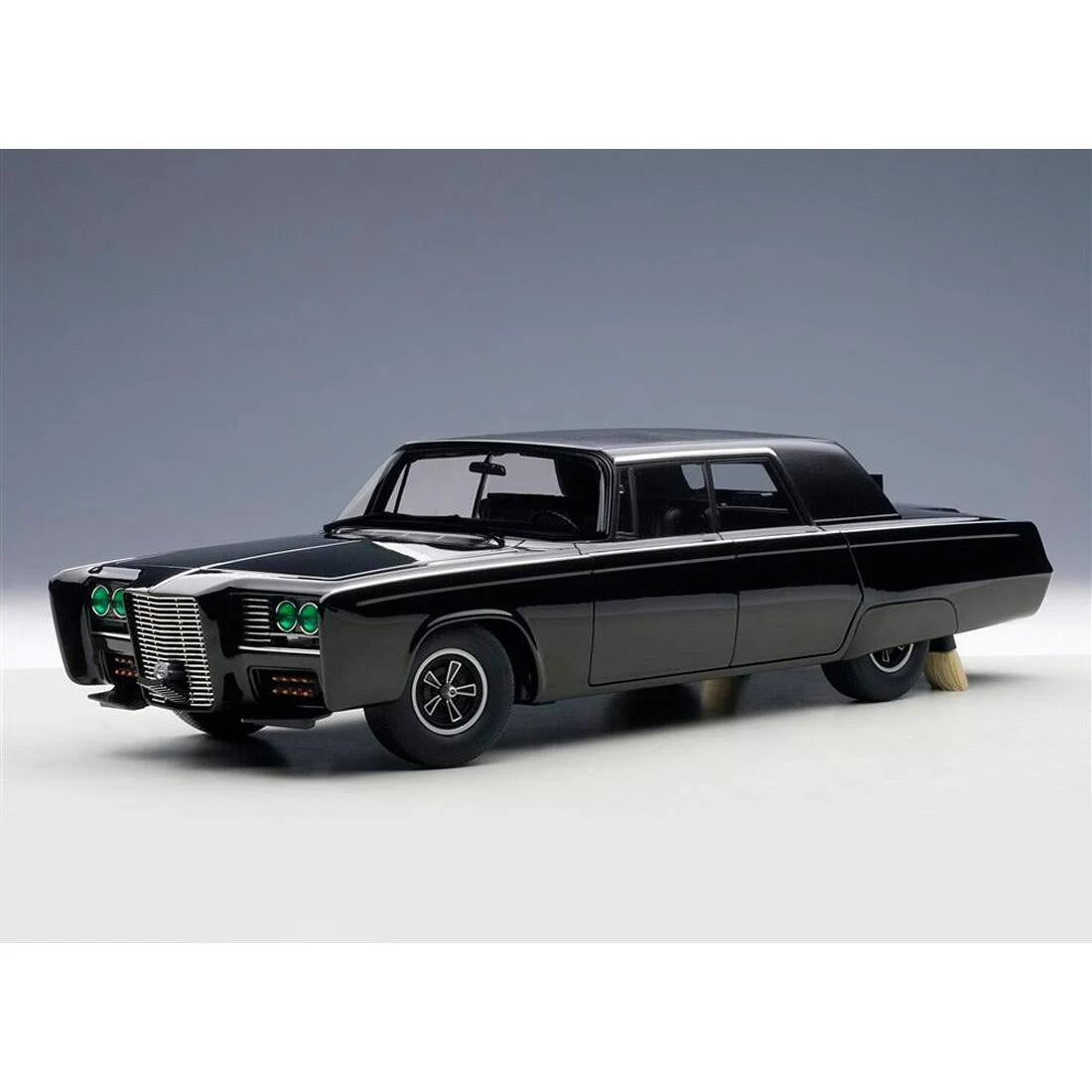 AUTOart 1/18 Diecast Model Car Featuring the Black Beauty Green Hornet from the Black TV Series